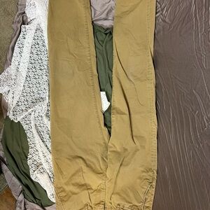 Men’s American Eagle Outfitters Khaki Pants 32/36